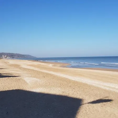 Apartman Le Yacht Club1 *