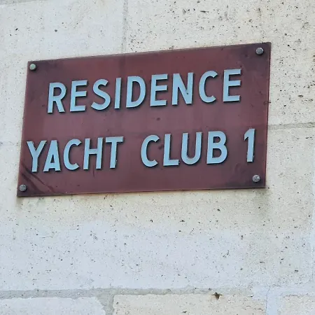 Le Yacht Club1