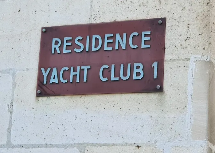 Le Yacht Club1