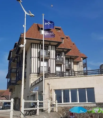 Le Yacht Club1 Apartman *